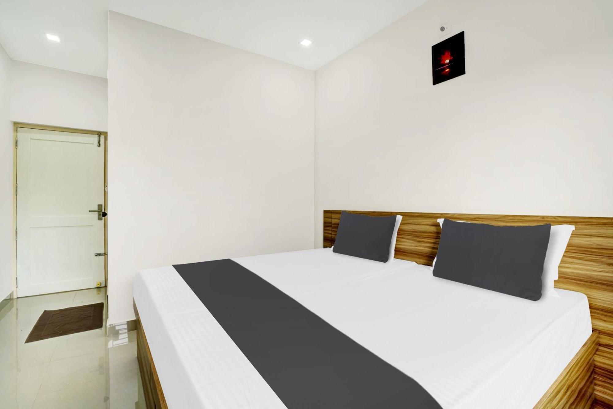 Hotel O Grand Parassini Pappinisseri Exterior photo